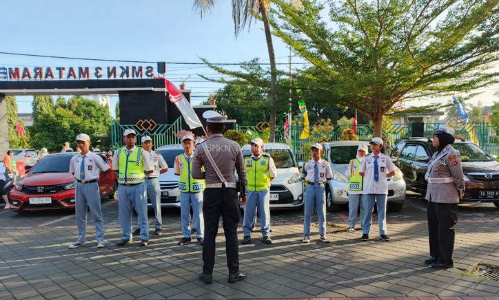 Polresta Mataram Apresiasi Ekstra Kurikuler Patroli Keamanan Sekolah SMK Negeri 3 Mataram