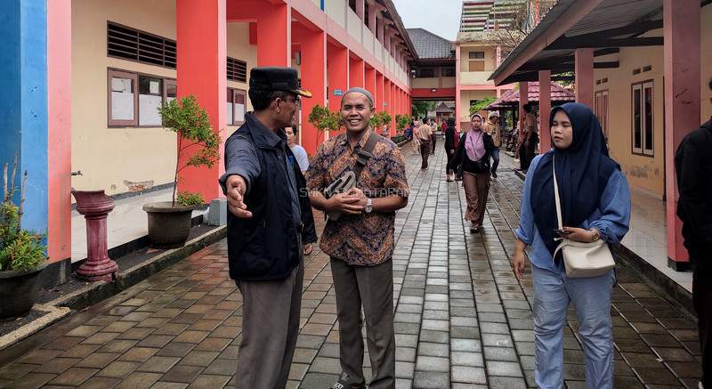 Pembagian Rapor Semester Ganjil Tahun Pelajaran 2024/2025 di SMK Negeri 3 Mataram Berlangsung Lancar