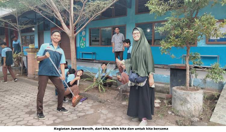 SMK Negeri 3 Mataram Kolaborasikan Kegiatan Imtaq dan Jumat Bersih