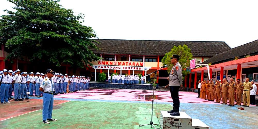 Kolaborasi SMK Negeri 3 Mataram dengan Kapolsek Selaparang untuk Meningkatkan Kamtibmas