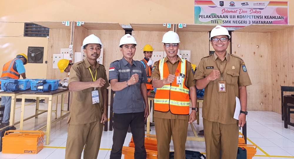 Pelaksanaan UKK Hari Pertama di SMKN 3 Mataram Berjalan Lancar 